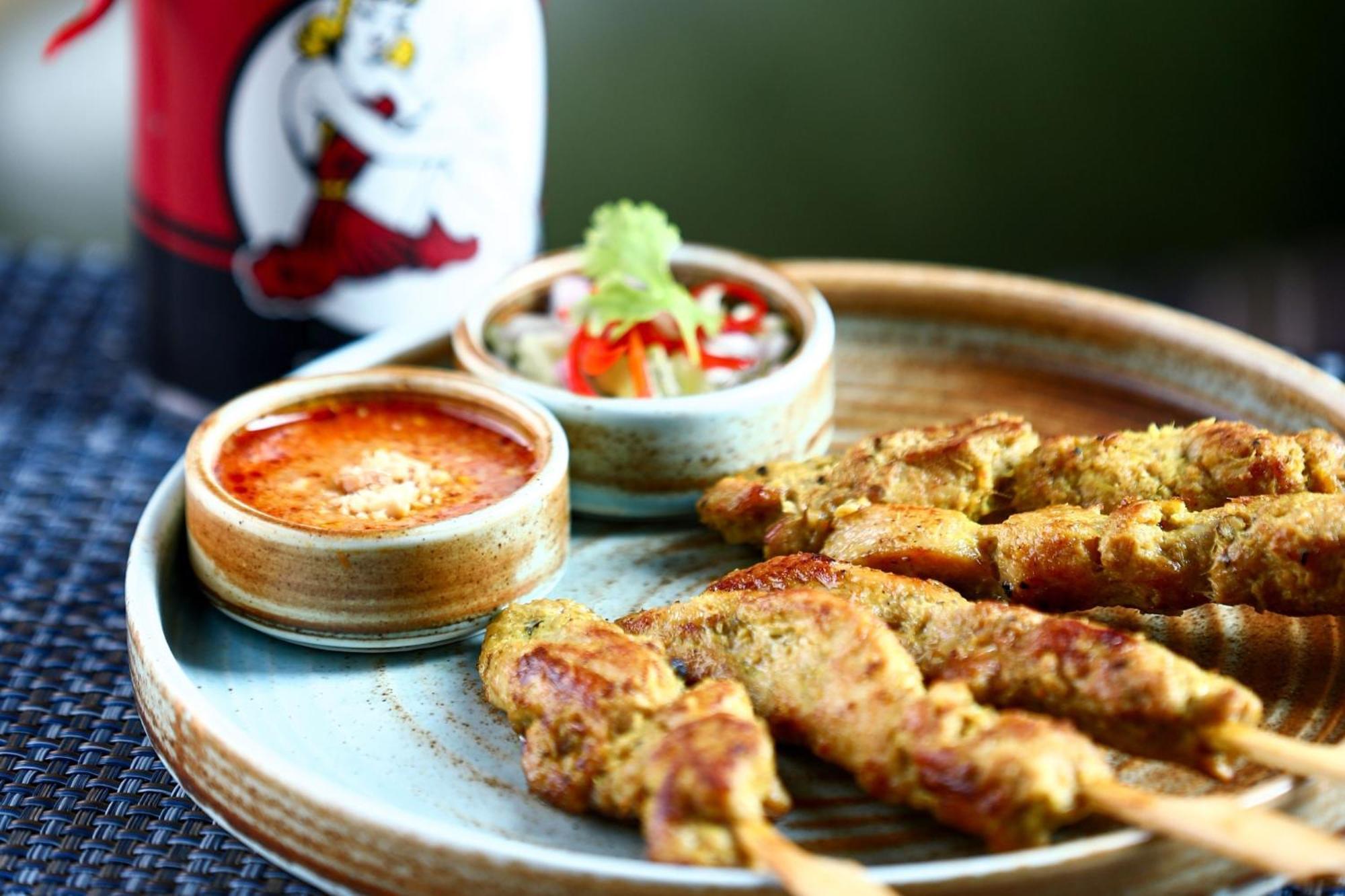Crowne Plaza Dubai Marina By Ihg Hotel Bagian luar foto Chicken Satay