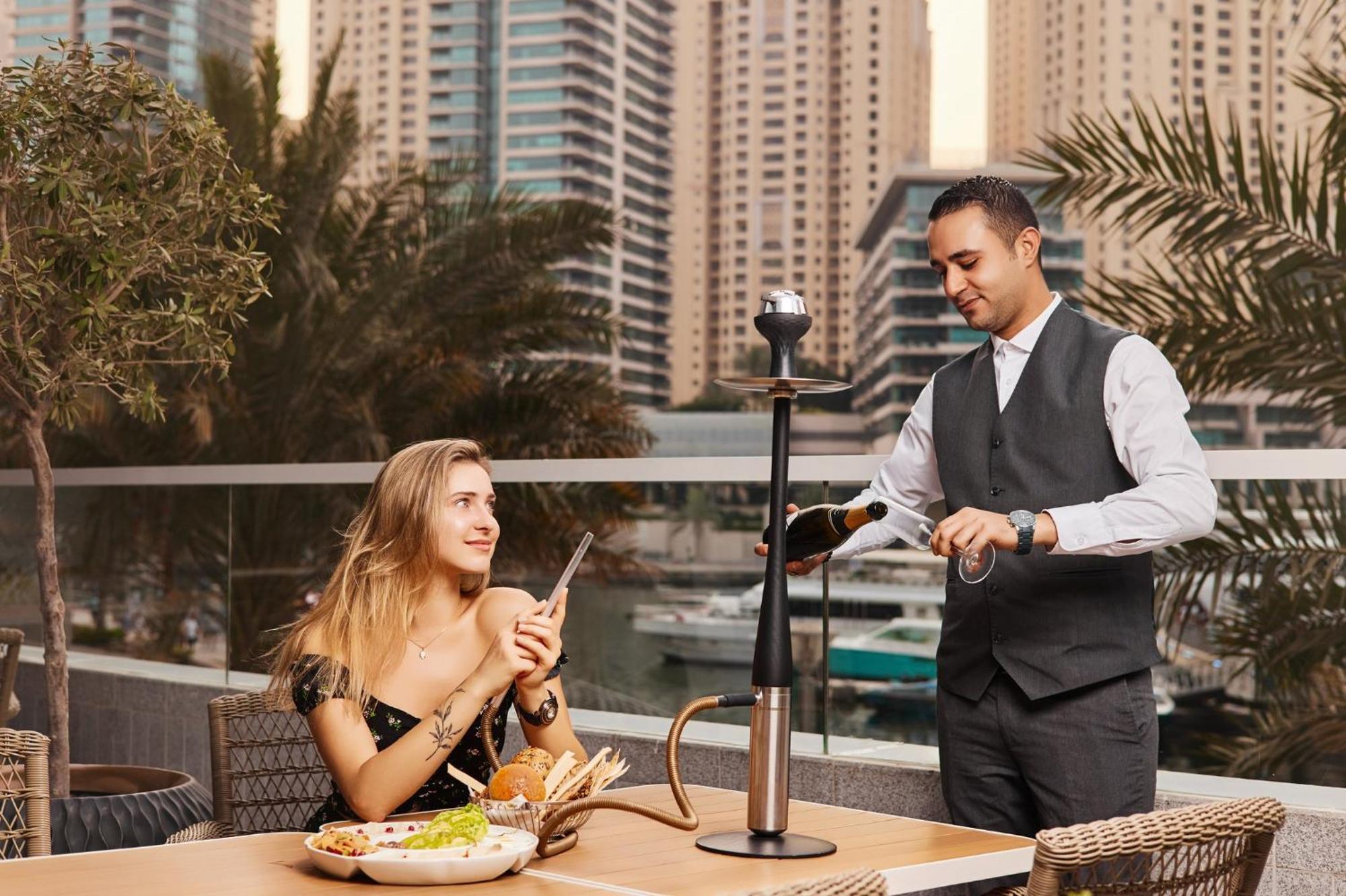 Crowne Plaza Dubai Marina By Ihg Hotel Bagian luar foto A waiter serving a guest
