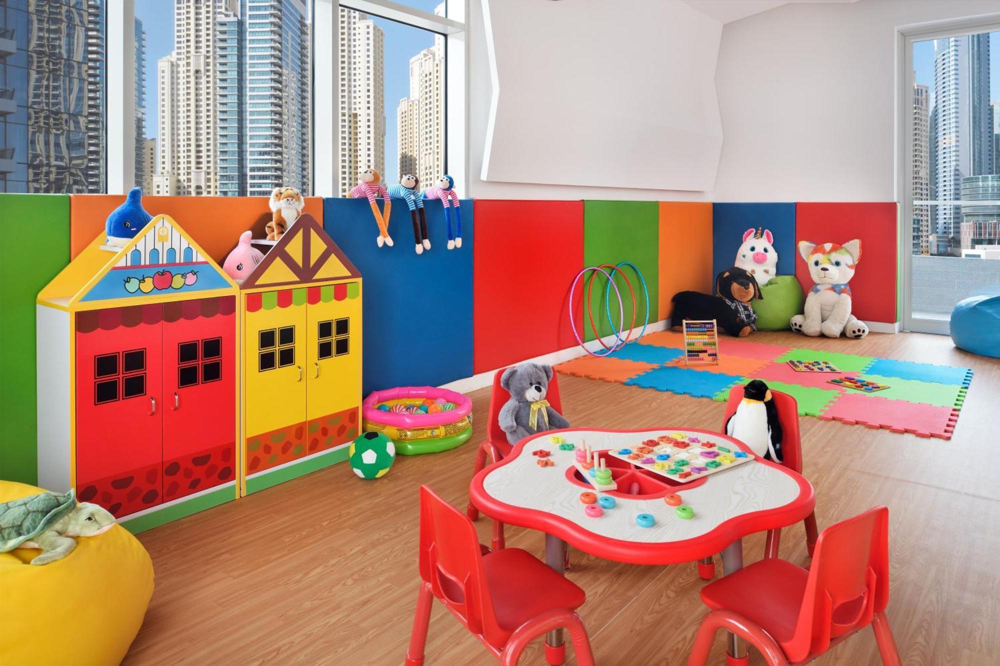 Crowne Plaza Dubai Marina By Ihg Hotel Bagian luar foto A nursery in Dubai