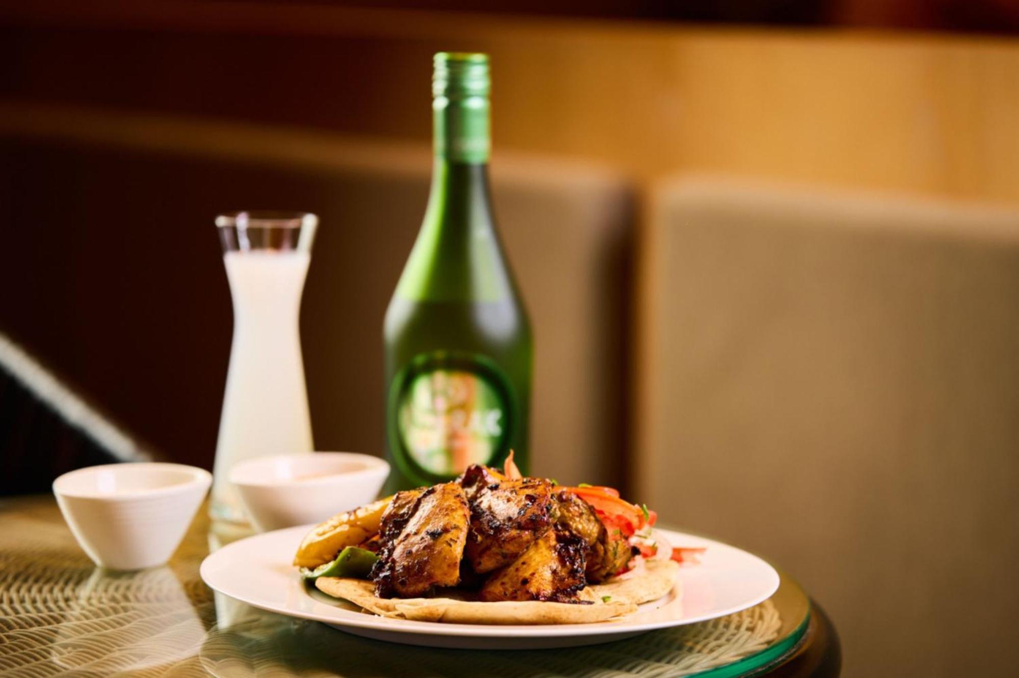 Crowne Plaza Dubai Marina By Ihg Hotel Bagian luar foto A bottle of soju with food