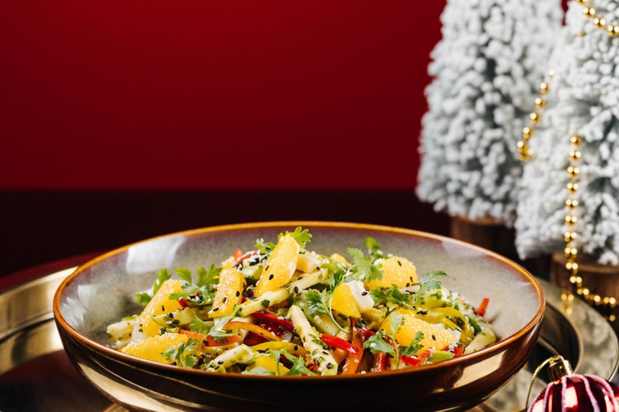 Crowne Plaza Dubai Marina By Ihg Hotel Bagian luar foto Chinese chicken salad