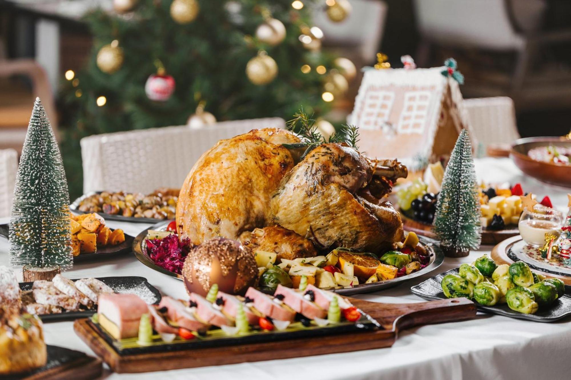 Crowne Plaza Dubai Marina By Ihg Hotel Bagian luar foto A Christmas dinner with a turkey