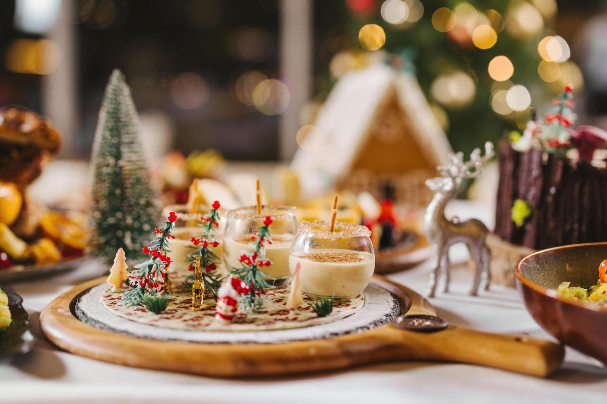 Crowne Plaza Dubai Marina By Ihg Hotel Bagian luar foto Christmas tree shots